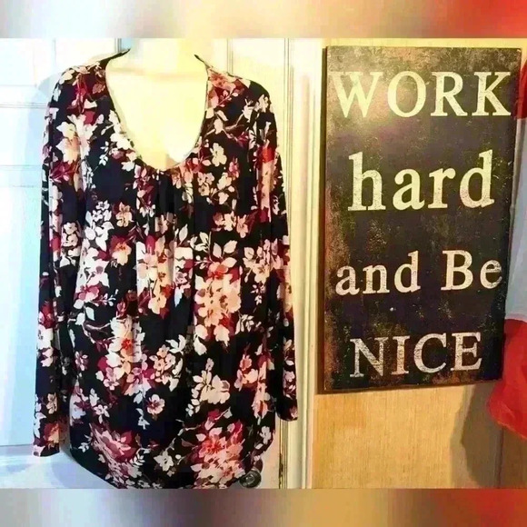 Liz Claiborne Career Woman XXL Frilly Flower  Super Lightweight Long Sleeved Top - Picture 2 of 8